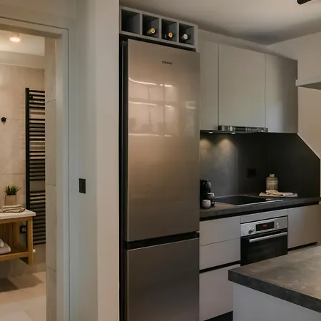 Forrest * 斯沃伦塔